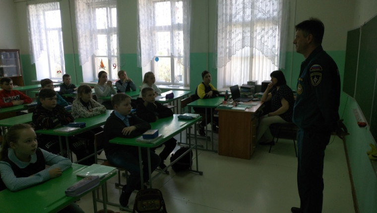 Открытые уроки ОБЖ, посвященные дню пожарной охраны.