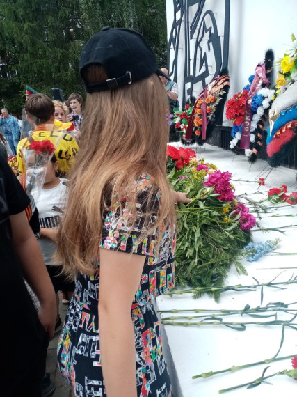 Участие в церемонии возложения цветов к Дню памяти и скорби.