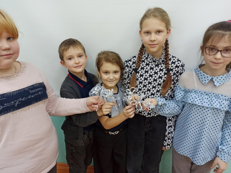 Незабудка — символ Дня матери в России.